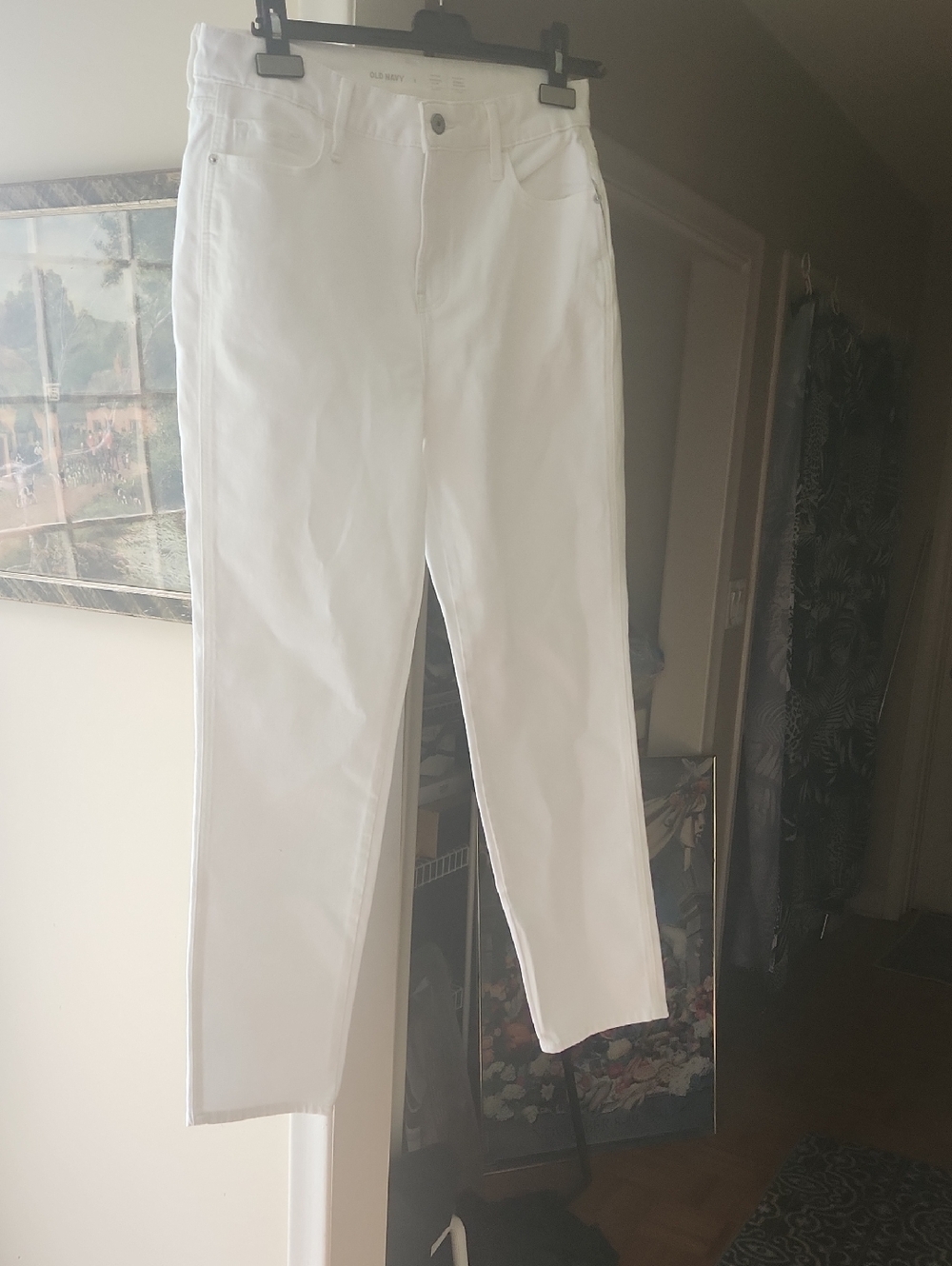 High waisted flattering wide legged Old Navy White Straight-Leg Women's Jeans - Picture 4 of 9
